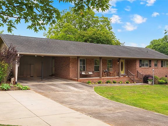 2nd image of 208 Hillandale Rd