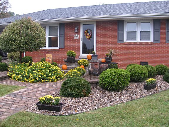 3rd image of 60 East Elizabeth