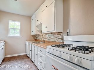215 W Ercoupe Dr, Midwest City, OK 73110