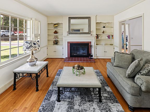 5th image of 205 Merritt St
