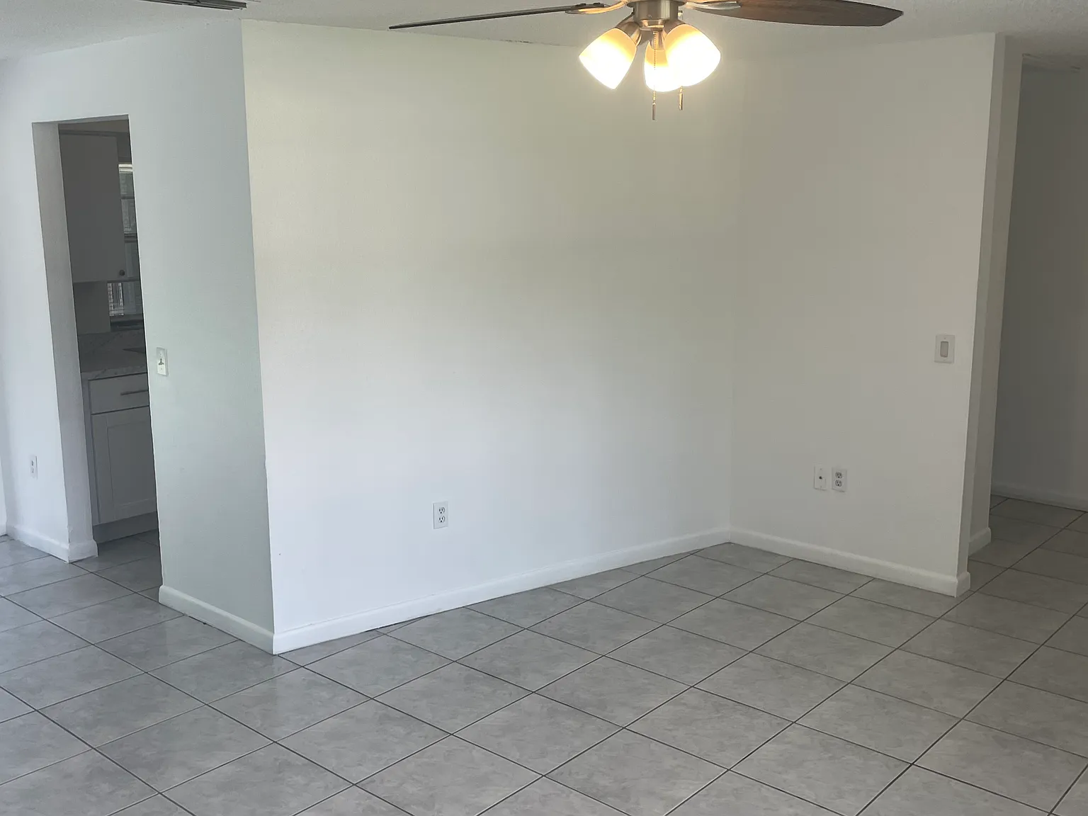 3 bed, 1386 sqft, $2,049 — Photo 3