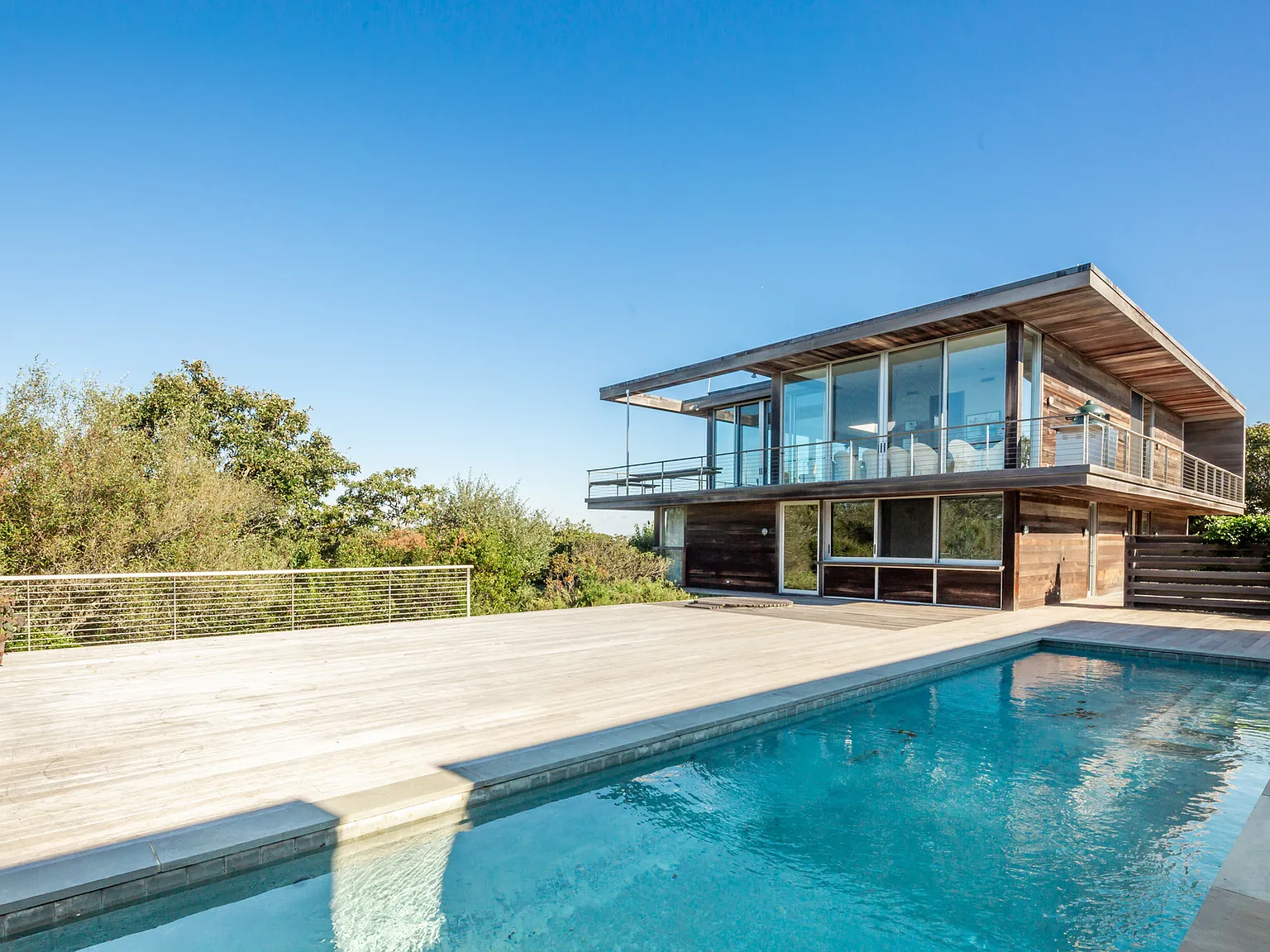 Waterfront Modern on the Beach — Photo 1