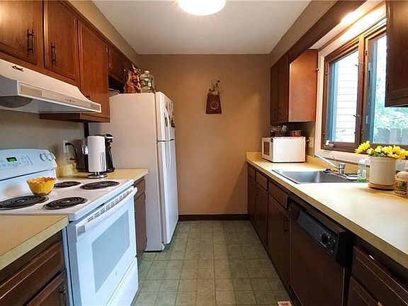 2nd image of 208 Charlesgate Cir