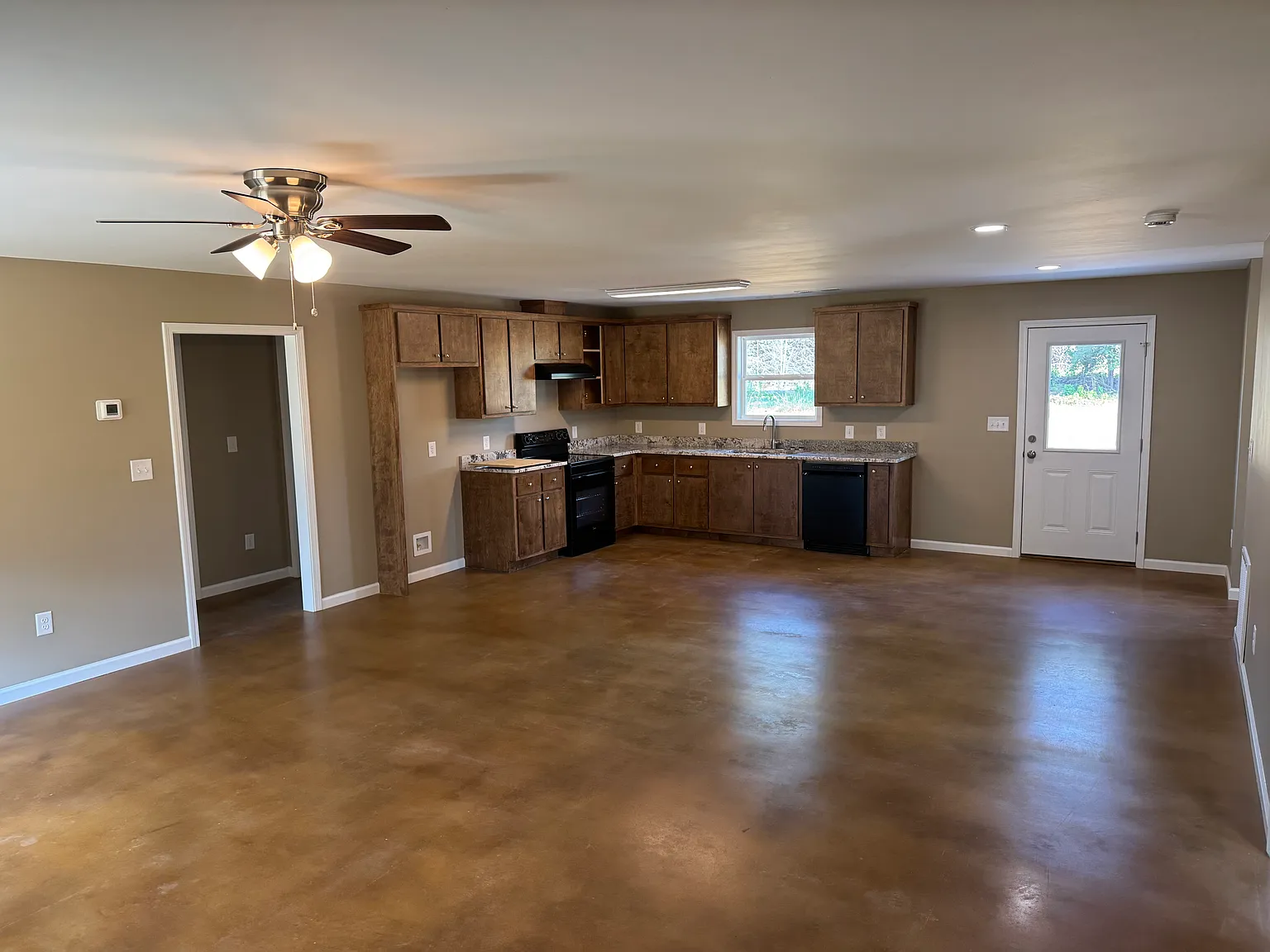 3 bed, 1500 sqft, $2,000 — Photo 4