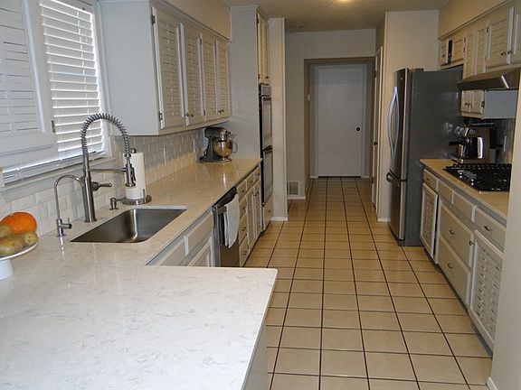 5th image of 4106 Dyer Cir