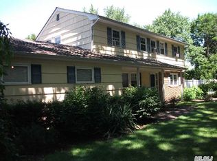 397 Maplewood Rd, Huntington Station, NY 11746