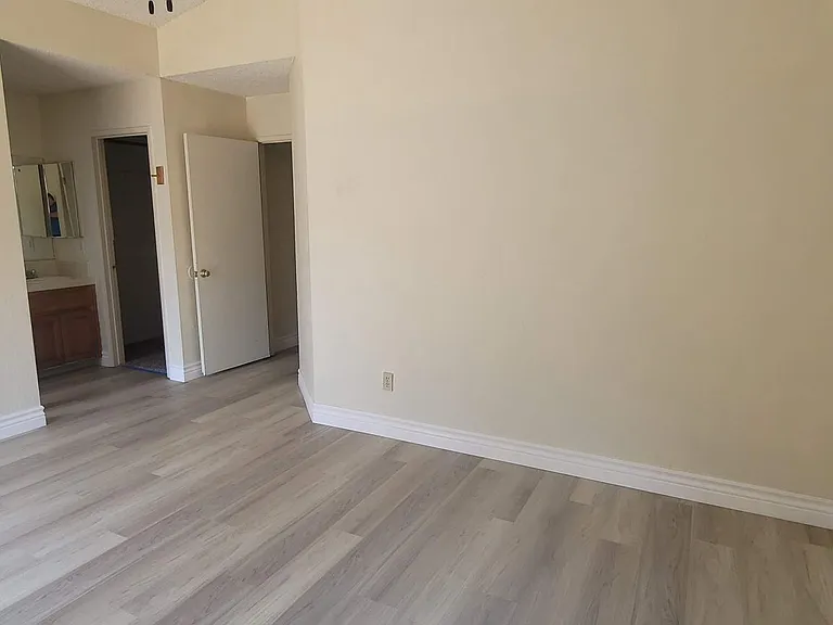 8005 Cold Creek Ct — Photo 4