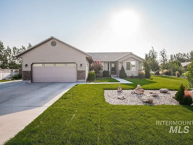 2221 S Frontier Dr — Photo 2