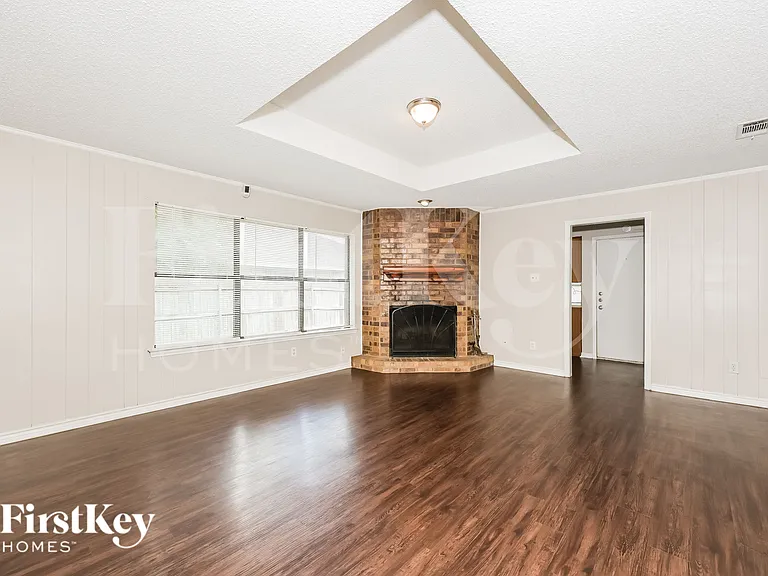 1220 Mockingbird Ln — Photo 3