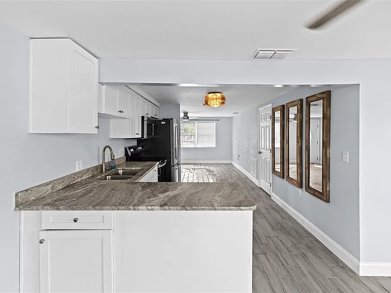 13916 Sommers Ave — Photo 10