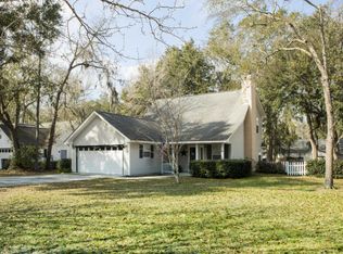 10 Sherwood Ln, Beaufort, SC 29907