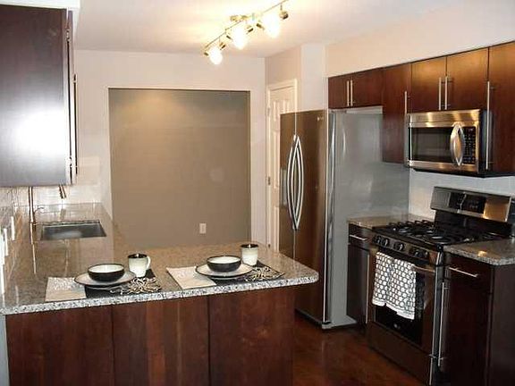 2nd image of 954 Jennison Dr