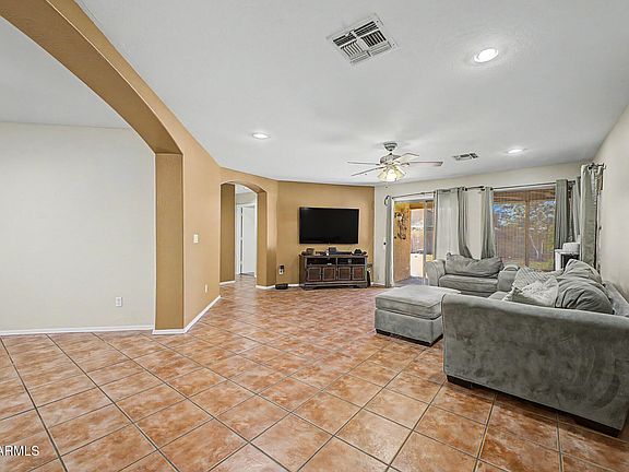 4th image of 5260 W BELMONT Avenue