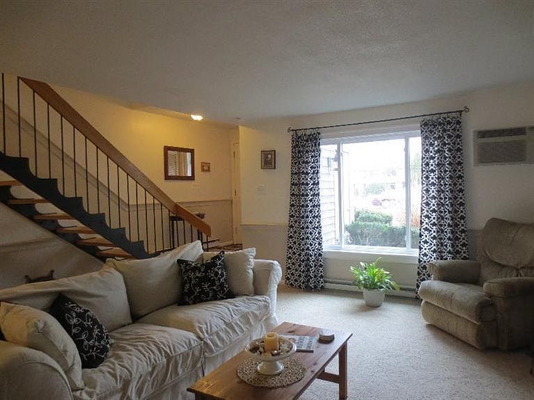 1st image of 18 Townhouse Ter #18