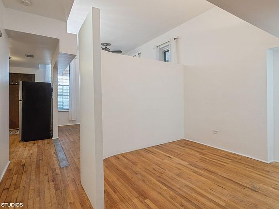 2nd image of 1039 N La Salle Dr #K