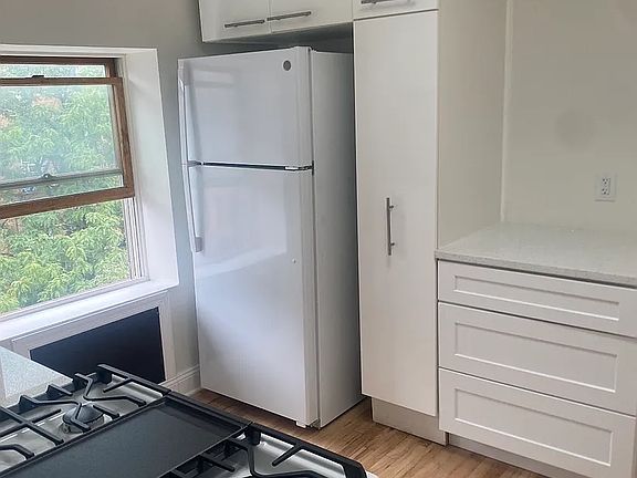 3rd image of 24 Revere Pl APT 4