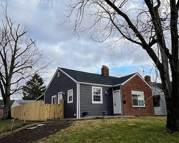 628 Whitethorne Ave photo 1