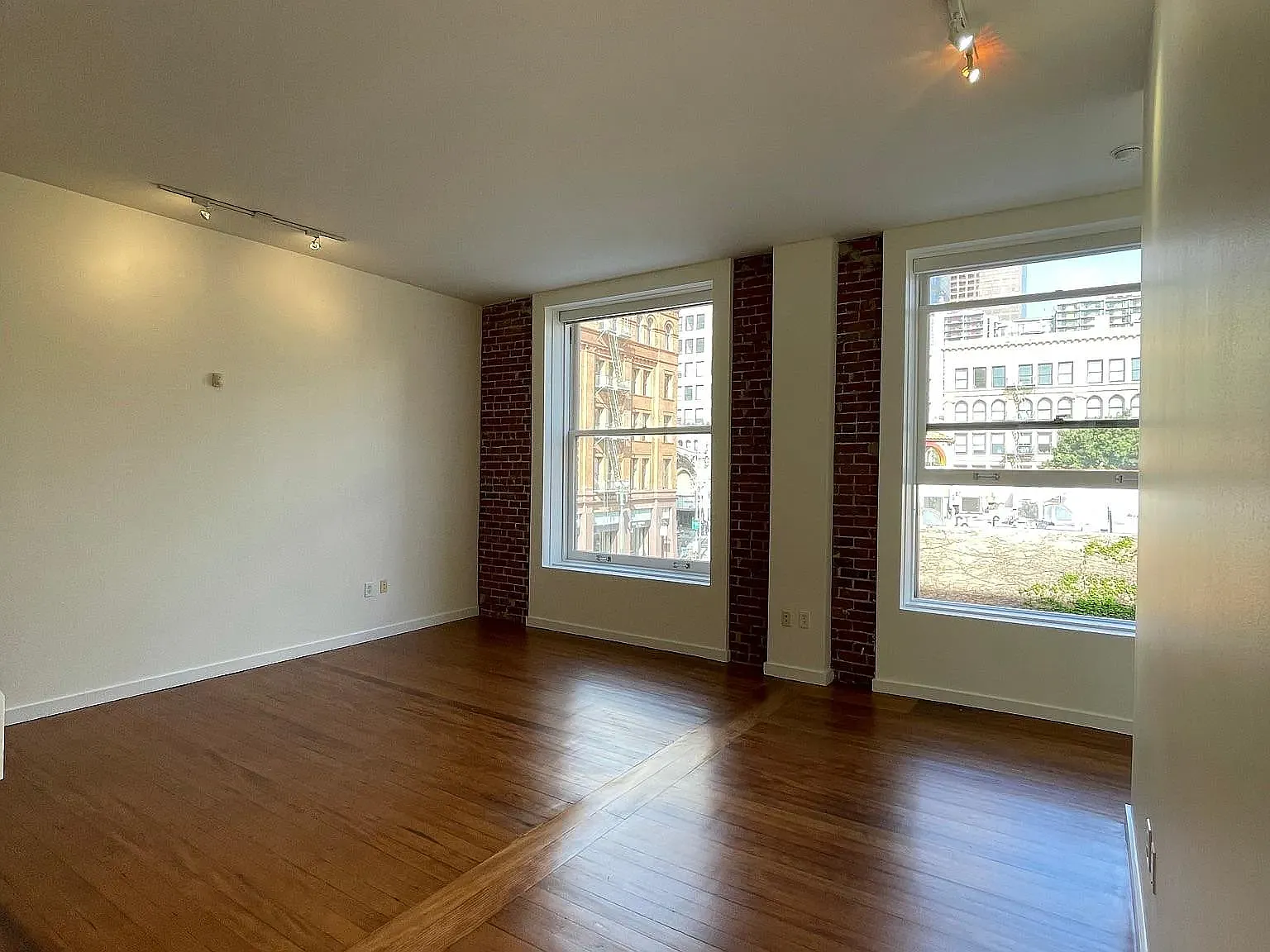 2 bed, 1060 sqft, $3,200 — Photo 4