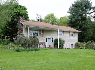 82 Charlestown Rd, Hampton, NJ 08827