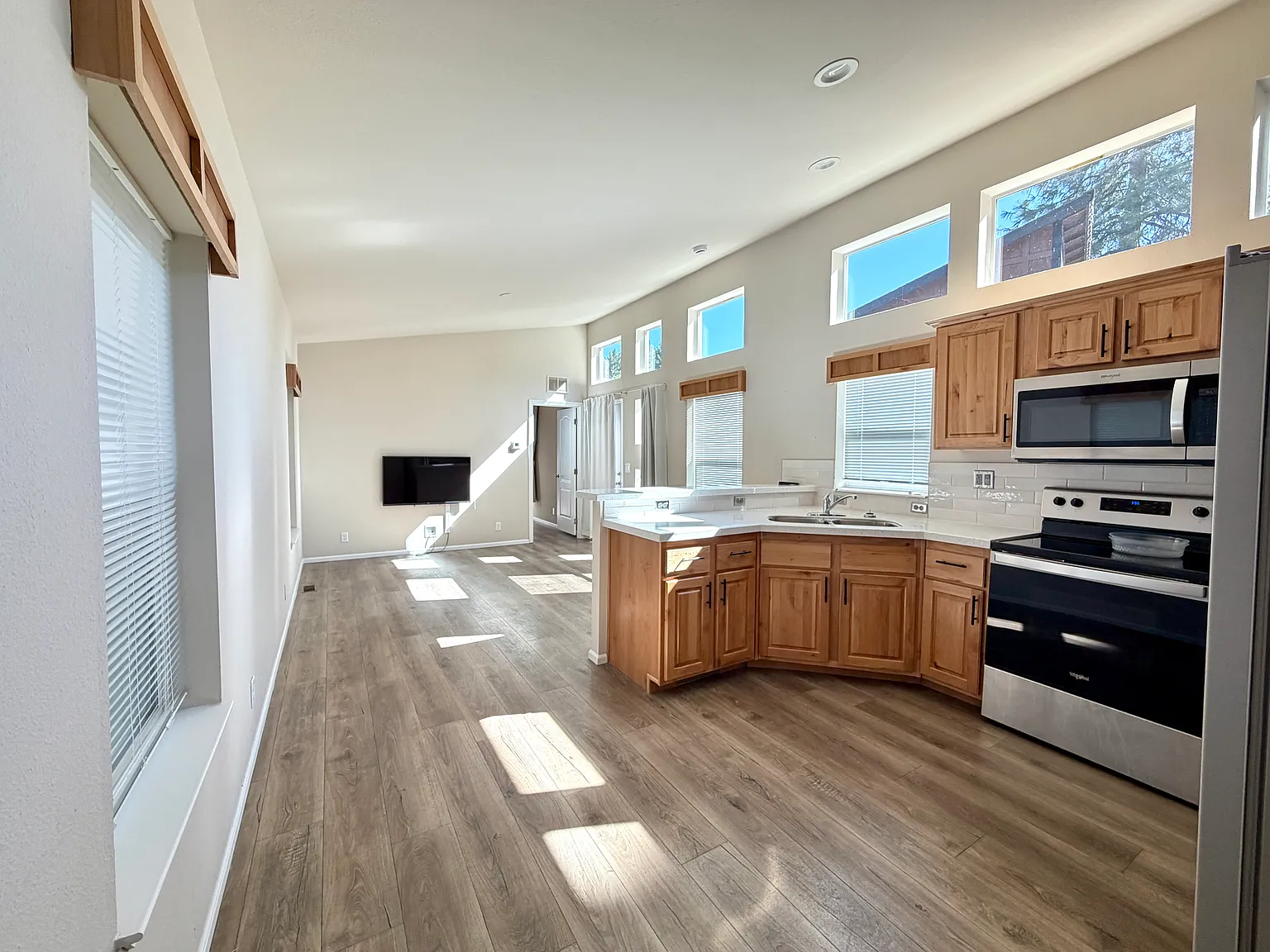 2 bed, 785 sqft, $1,950 — Photo 1