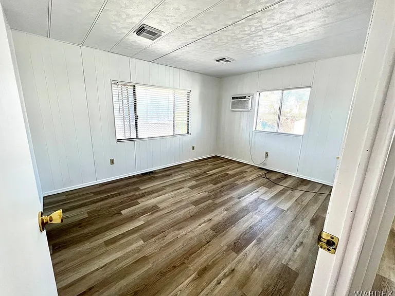 945 Holly St — Photo 20