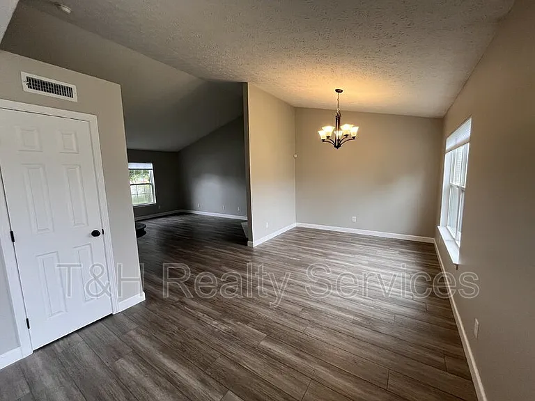 6803 Smithfield Blvd — Photo 9