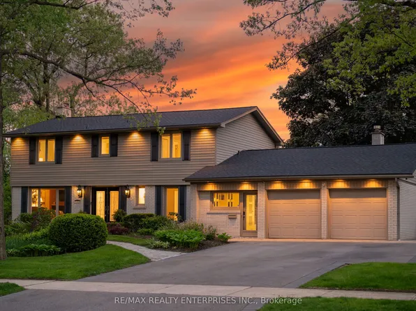 2068 Tenoga Dr, Mississauga, ON L5H 3K2