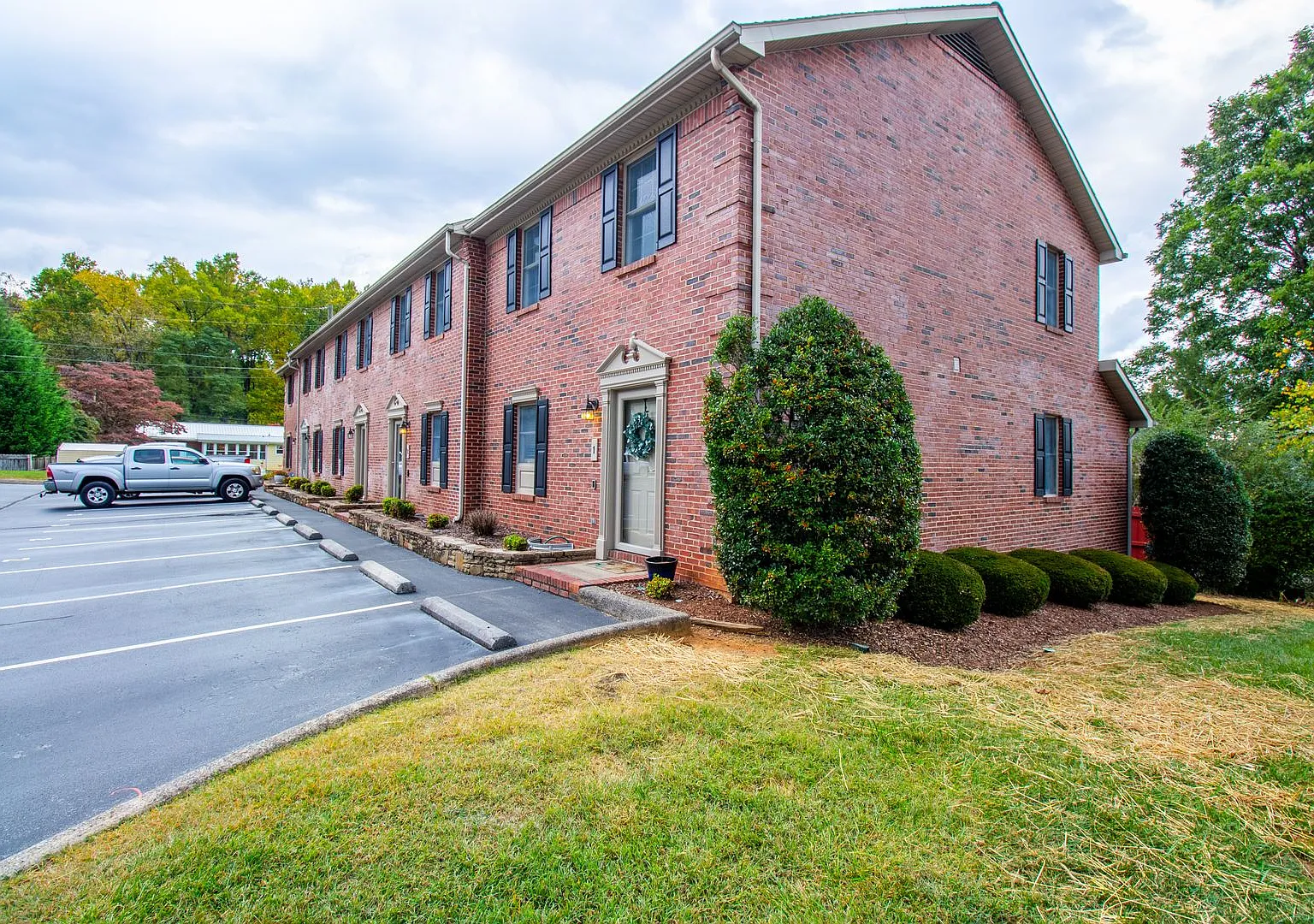 Beautiful 2 Bed, 2.5 Bath Condo in Johnson City — Photo 2