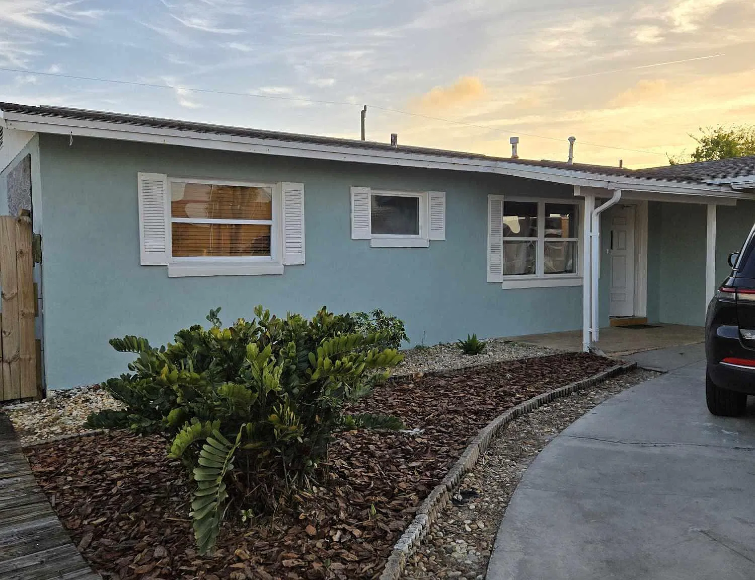 4 bed, 2.0 bath, 1300 sqft, $2,200 — Photo 1
