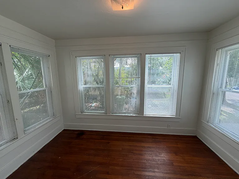 1006 E 40th St #A — Photo 10