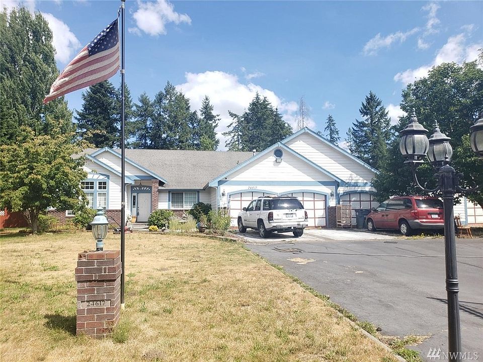 Wonderful home in established neighborhood! 