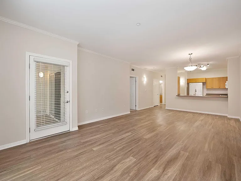 Mission Hills Apartments — Photo 6