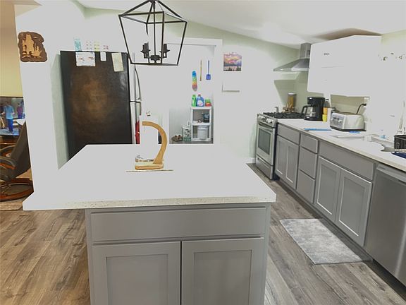 4th image of 703 Teton Ave