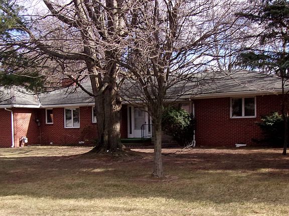 5th image of 249 Williams St