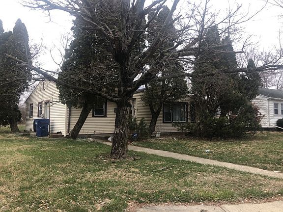 3rd image of 440 Rosewood Ave