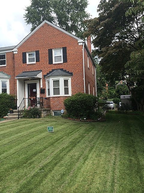 1st image of 922 E Lake Ave