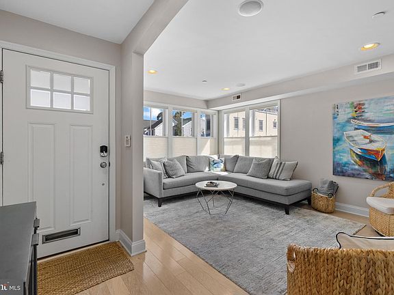 3rd image of 624 2nd St