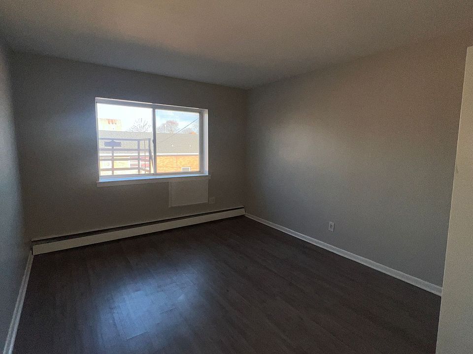 2nd image of 396 Stuyvesant Ave