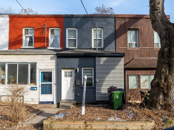 413 Leslie St, Toronto, ON M4M 3E3
