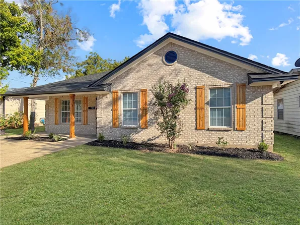 1105 W Davis St, Hearne, TX 77859
