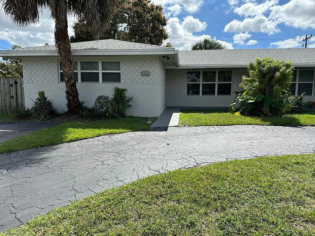 7200 NW 16th St — Photo 2
