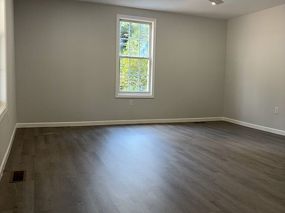 3rd image of 1205 Stephens St