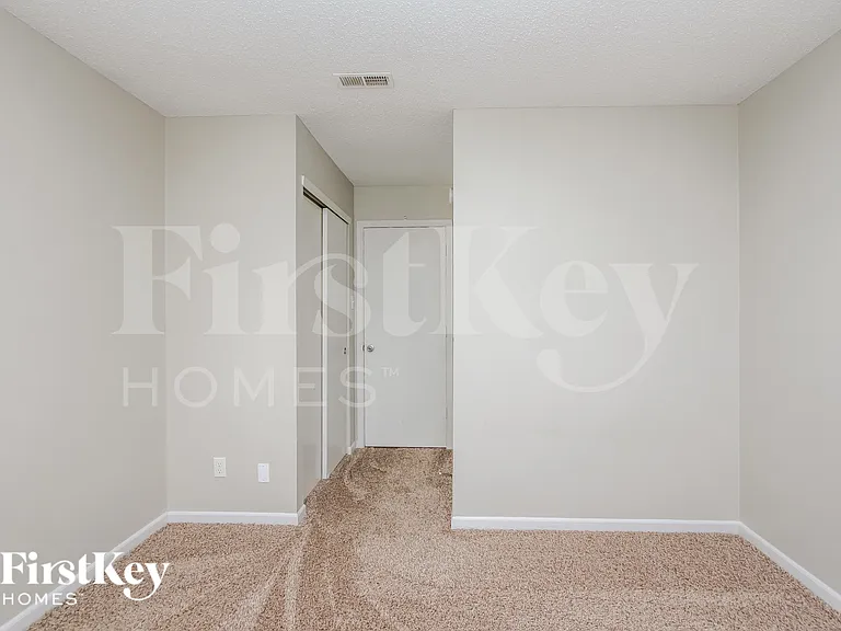 10605 Glenayr Dr — Photo 13