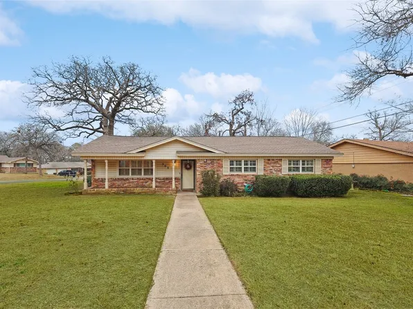 908 Trailwood Dr, Hurst, TX 76053