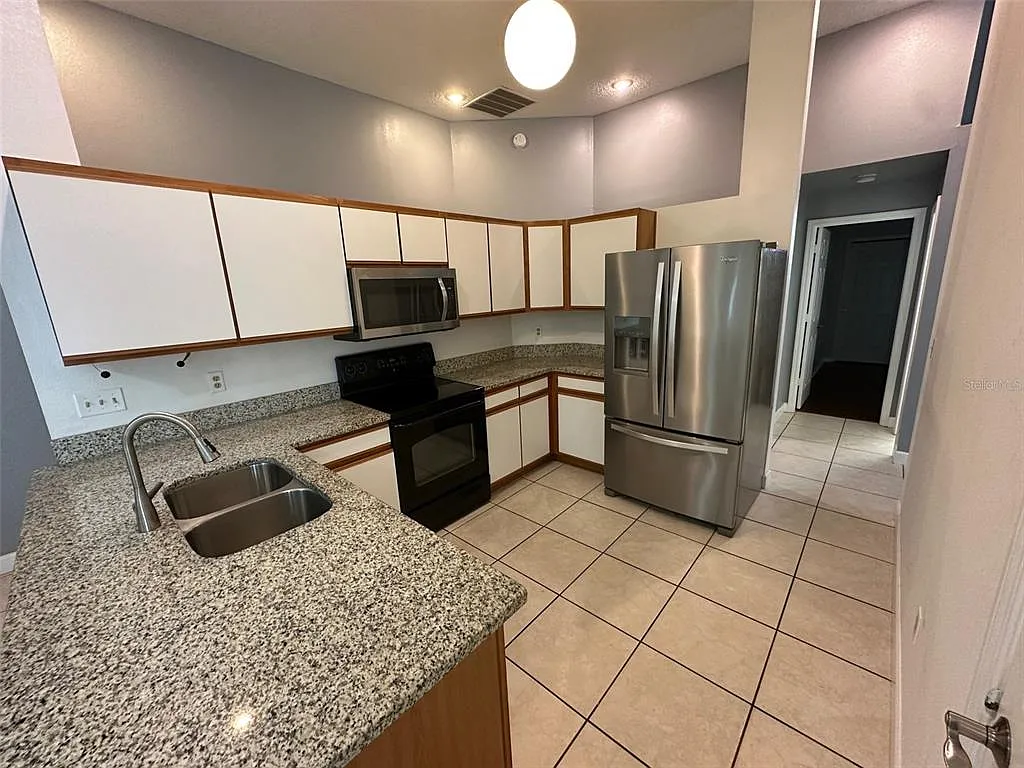 3 bed, 2.0 bath, 1444 sqft, $2,495 — Photo 3