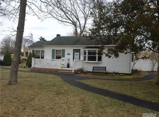 2 Southwind Rd, East Patchogue, NY 11772