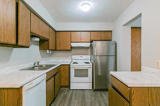 4 bed, 1.5 bath, 1450 sqft, $2,000 — Photo 4