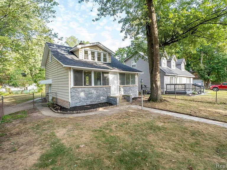 23248 Helen St — Photo 2