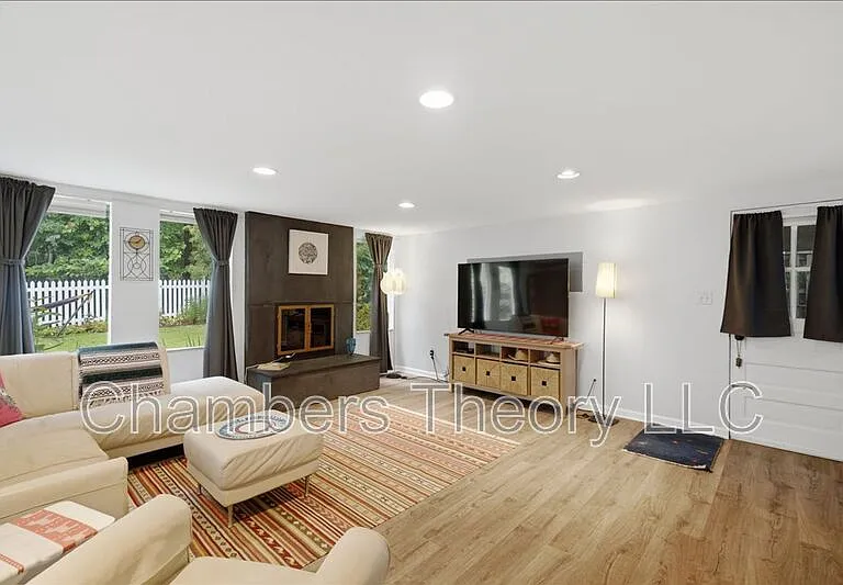 912 N Lexington St — Photo 13