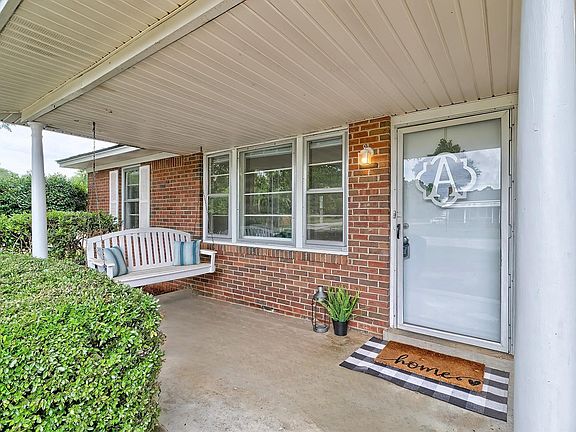 3rd image of 2301 Laurie St
